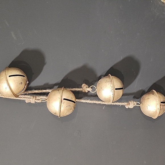 Gold Jingle Bells - Picture 3 of 5